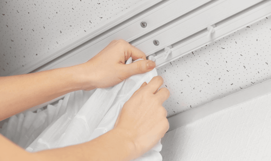 Szyna sufitowa zamiast karnisza – nowoczesny sposób na eleganckie wnętrze